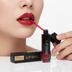 Non-stick liquid lip gloss with vitamin E and botanical oils